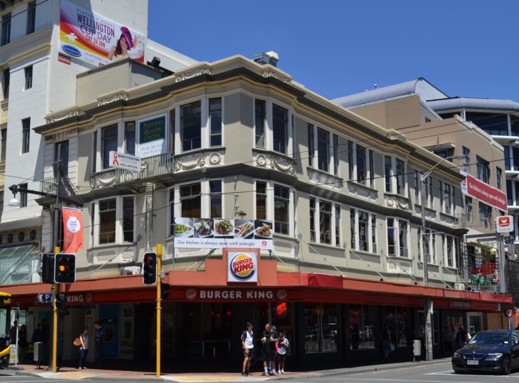 Wellington’s first radio station broadcast from the roof of O’Neill’s Buildings,
Cnr Tory St and Courtenay Place.