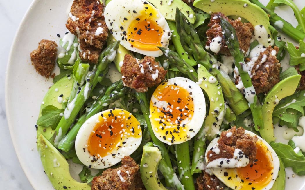 Asparagus, avocado & paprika rye croutons with tahini & yoghurt dressing RNZ Recipes