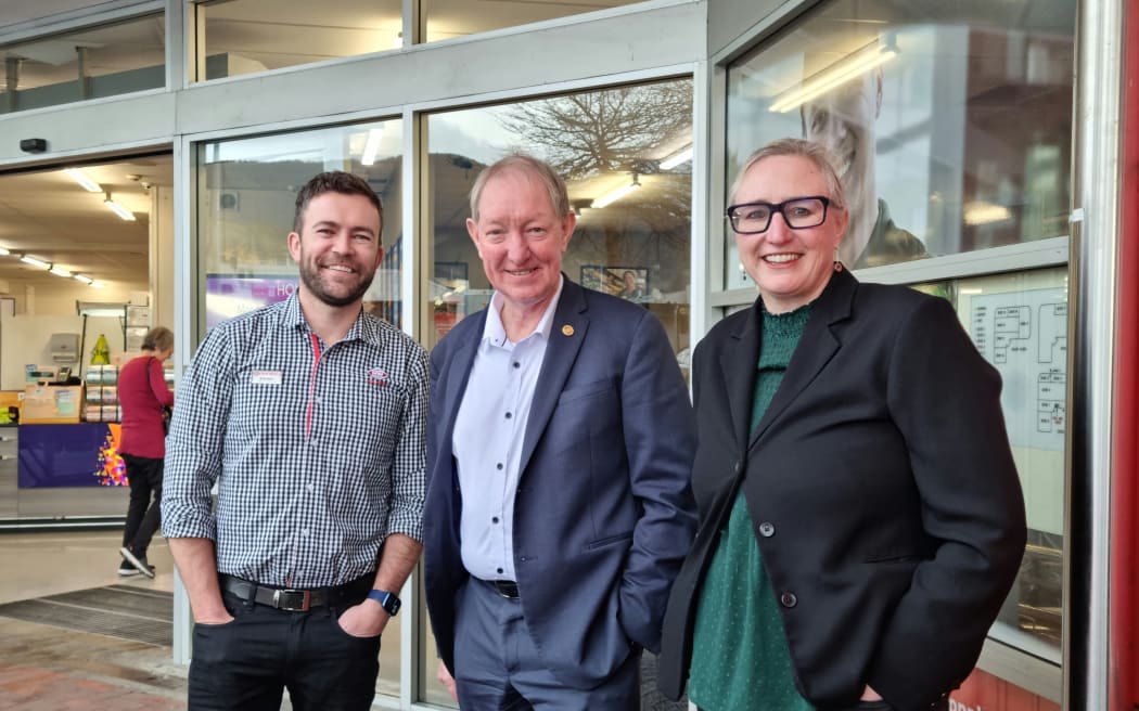 New World Stoke owner Brendon Rae, Nelson Mayor Nick Smith and Foodstuffs South Island head of property Rebecca Parish.