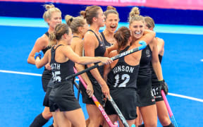 New Zealand Black Sticks Women celebrate Gold at the Commonwealth Games.