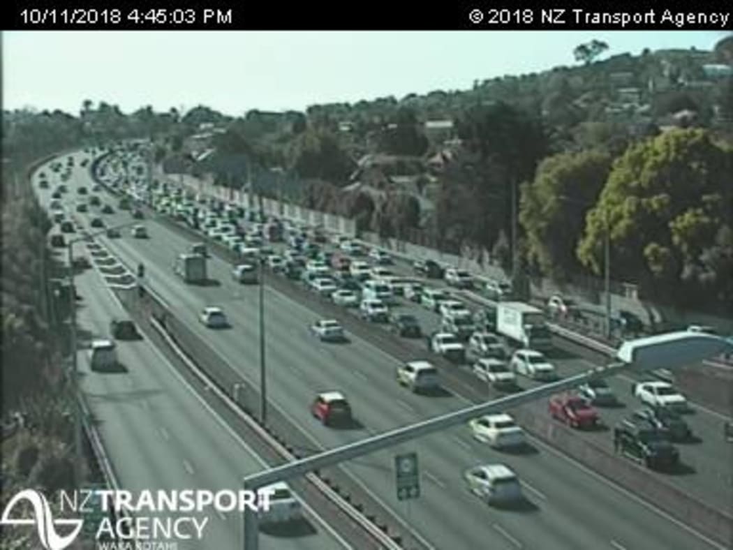 Picture of the Southern Motorway from NZTA’s traffic camera at Greenlane.