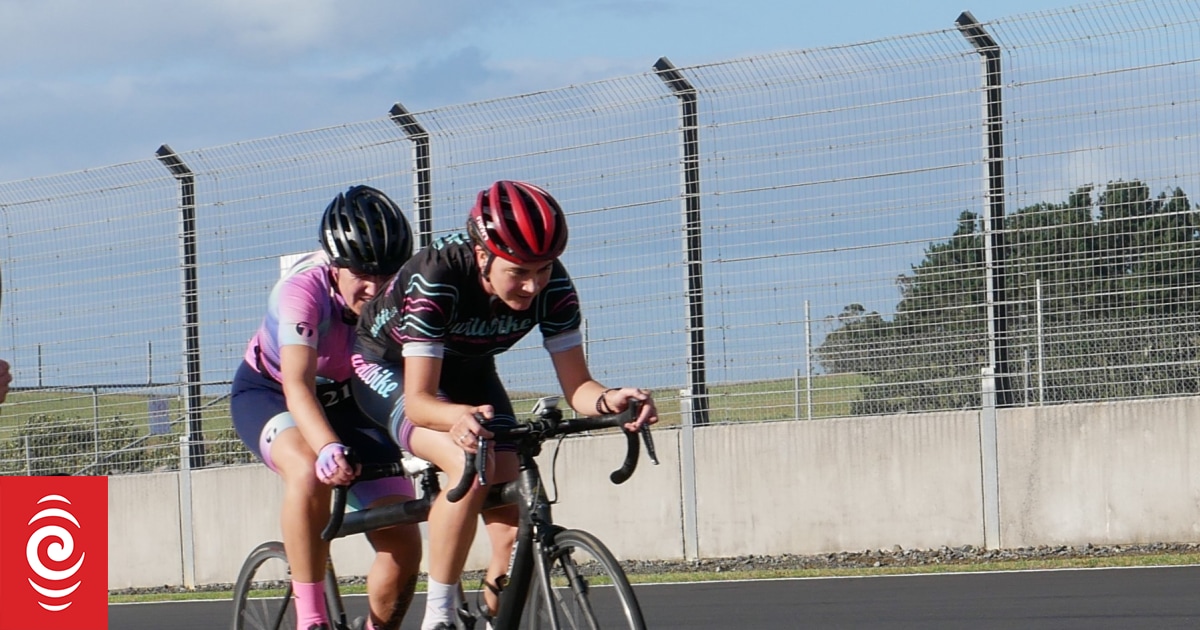 Hannah Pascoe planning to be first blind woman to cycle New Zealand - Vimarsana News