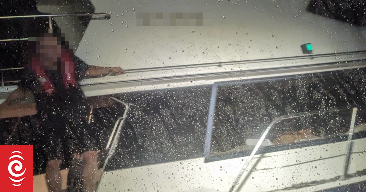 Three rescued from boat during heavy seas as thunderstorm hit Hawke's Bay - Vimarsana News