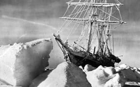 Antarctic expedition of Ernest Shackleton (1874-1922), British sailor and explorer. The boat "Endurance" in the ice of the Weddell Sea. October 1915. RV-67601© Collection Roger-Viollet / Roger-Viollet
