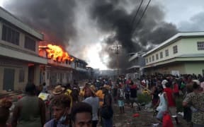 Thursday saw more looting and burning in the Solomon Islands capital Honiara as local police were overwhelmed by angry mobs. November 2021