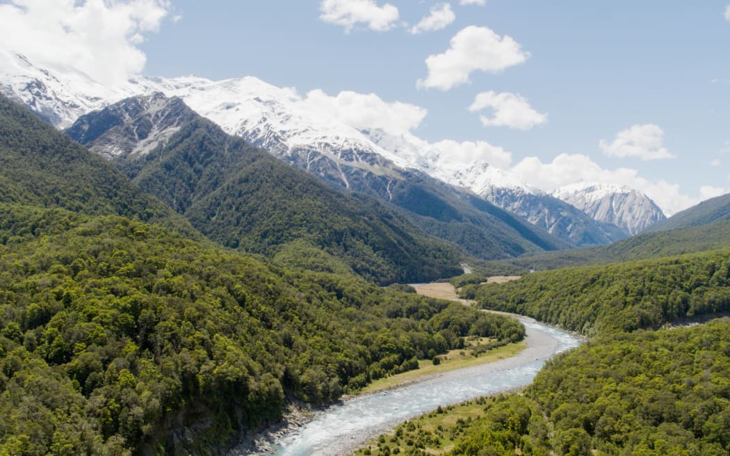 Wilderness i dolina rzeki Landsborough na zachodnim wybrzeżu