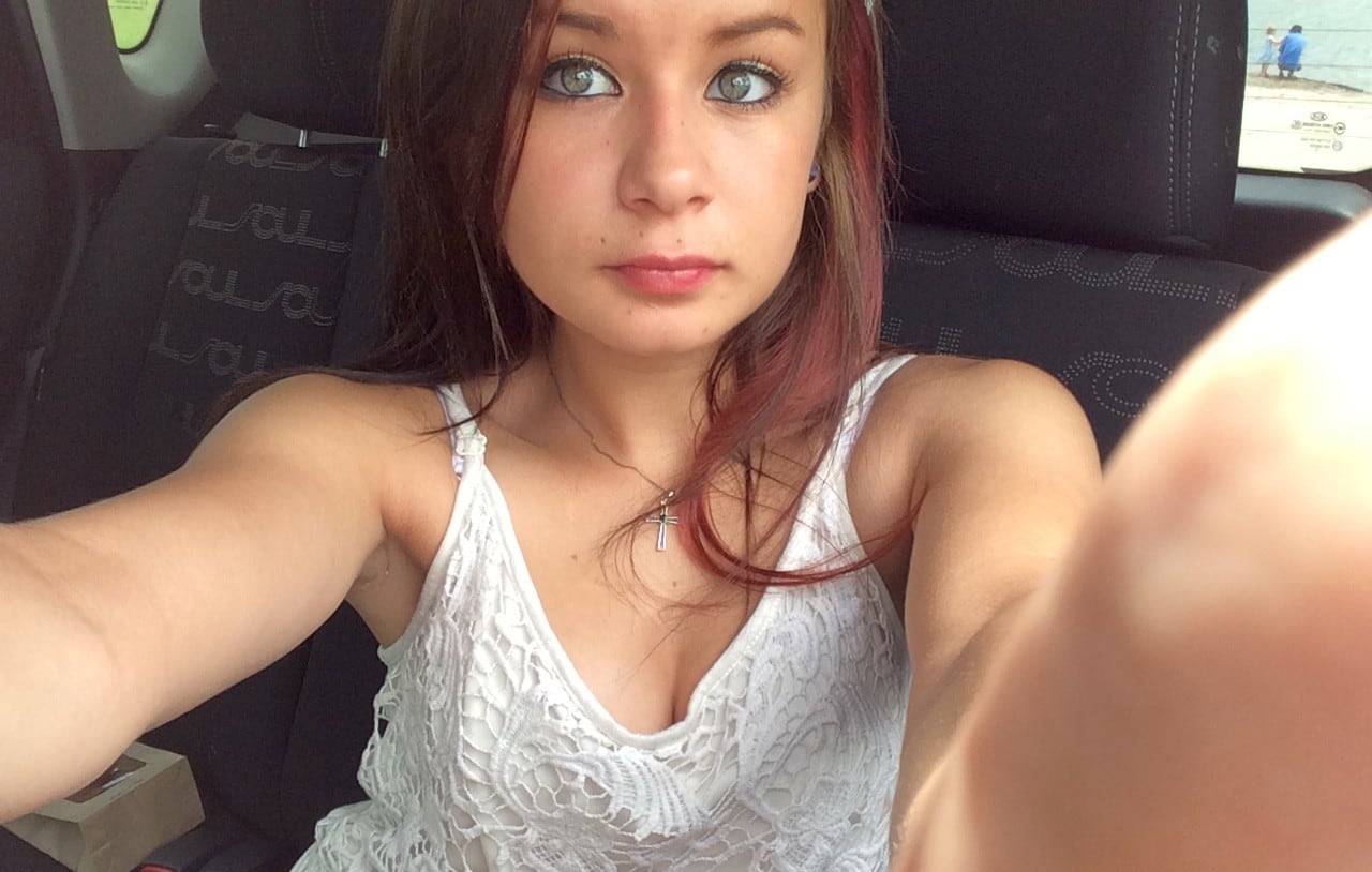 teenage girl selfie
