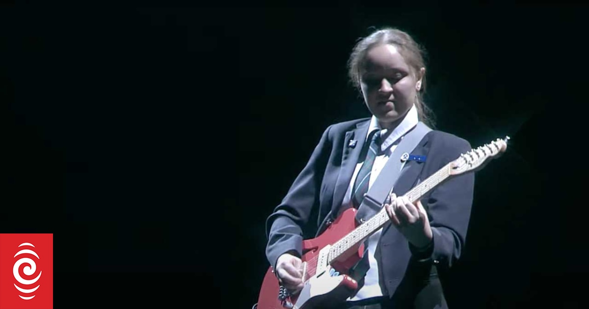 St Andrew's College student Mia Fraser on her viral 'Stairway to Heaven' guitar solo - Vimarsana News