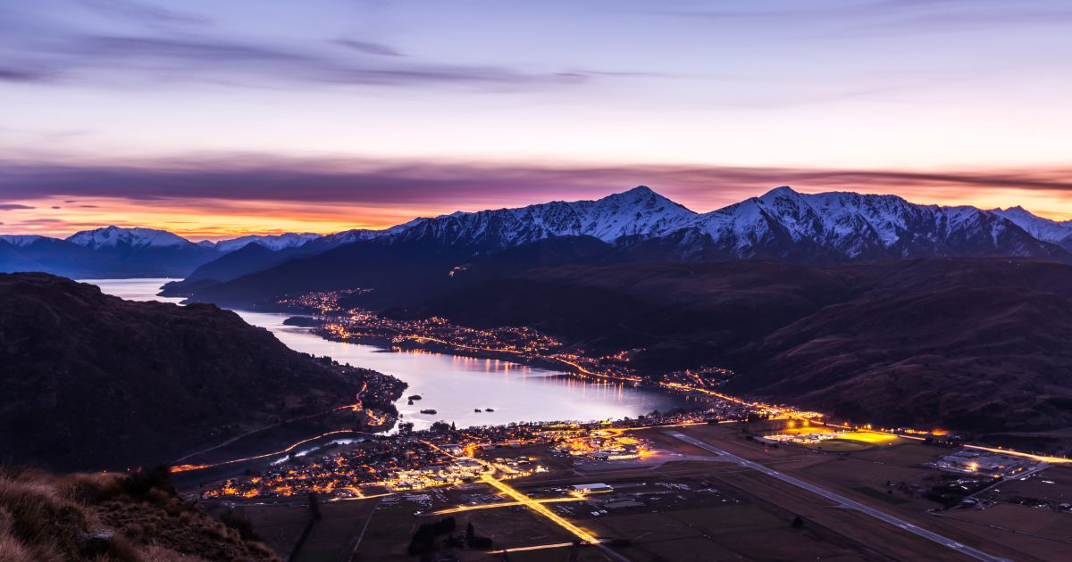 Queenstown Mayoral candidates pitch to the punters RNZ