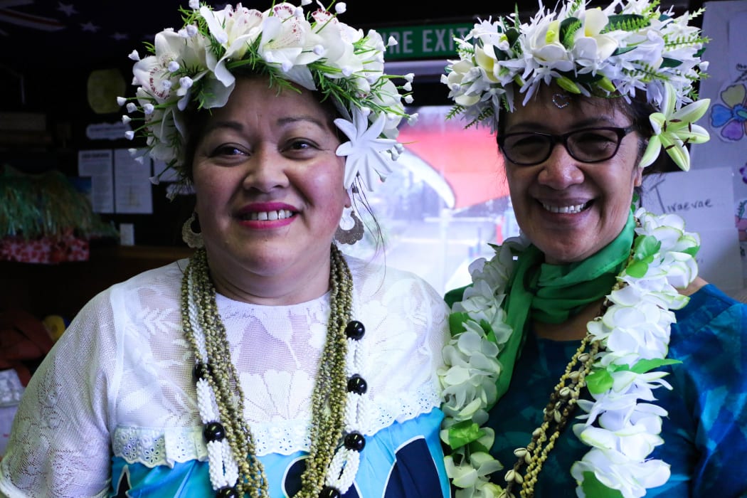 Head teacher at te Punanga o te Reo Kuki Airani Bridget Kauraka (left) and the Cook Islands High Commissioner to New Zeland, Teremoana Yala (right).