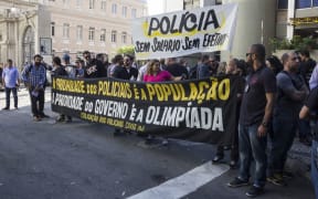 Civil Police of Rio de Janeiro strike in protest against economic conditions that mean some police stations do not have toilet paper and some are refused back pay. The problem also affects retired police officers and firefighters.