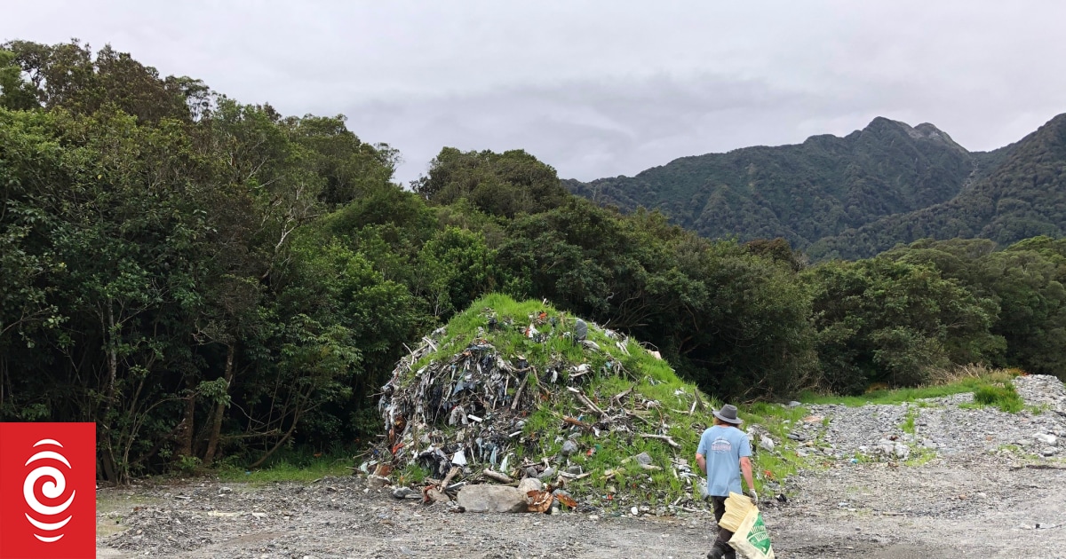 Fox River cleanup efforts ebbing away, says guide Kelsey Porter RNZ News