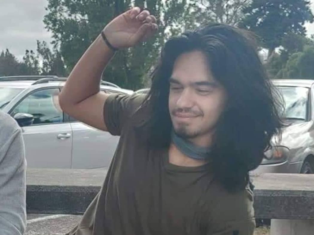 Missing kayaker’s family thanks searchers