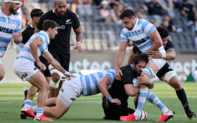 Argentina's Julian Montoya (C) and Guido Petti (R) tackle New Zealand's Sam Whitelock during the 2020 Tri-Nations rugby match between the New Zealand and Argentina at Bankwest Stadium in Sydney on November 14, 2020.