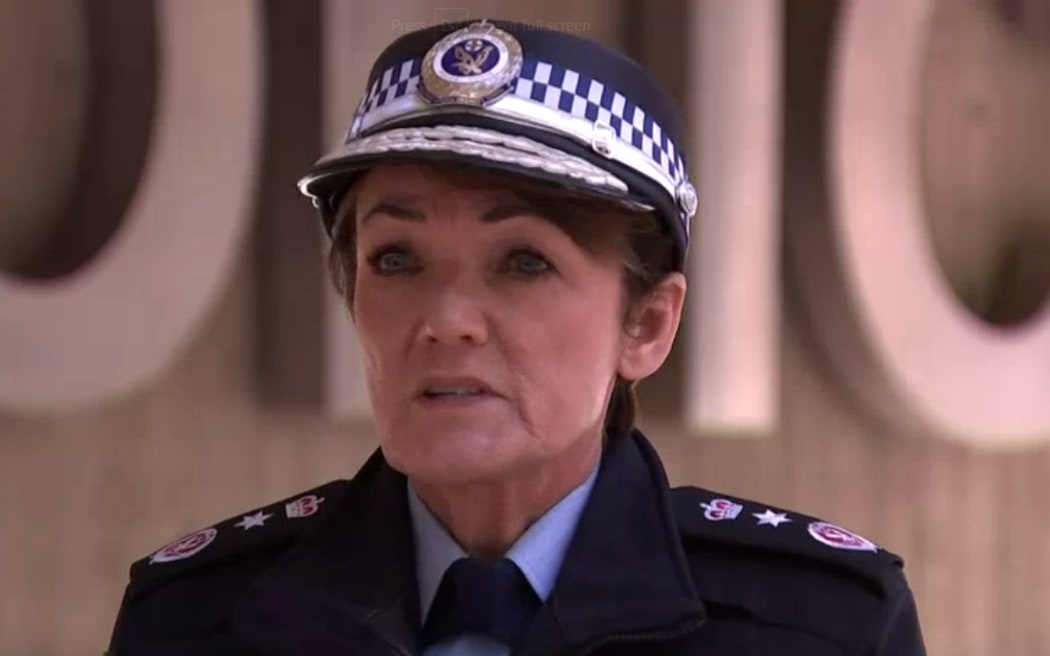 La commissaire de police de NSW, Karen Webb, parle aux médias de l'électrocution d'une femme de 95 ans.