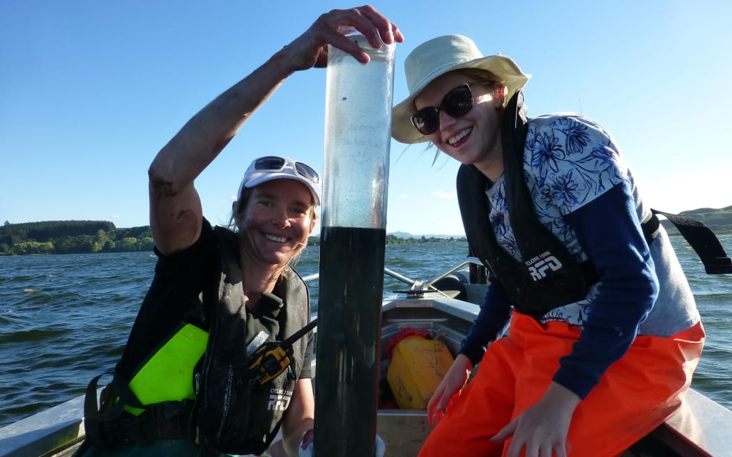 Susie Wood and Julie Short with a sediment core at Lake Rotoiti, Rotorua. Supplied Cawthron Institute_