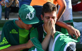 People pay tribute to the players of Brazilian team Chapecoense Real killed in a plane crash in the Colombian mountains on 29 November (NZT).