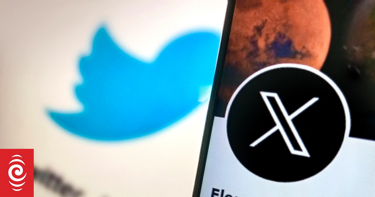 X oznacza slick — Musk drapie logo Twittera, a potem następuje nazwa
