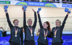 The New Zealand womens 4000m pursuit team win Commonwealth Games silver.