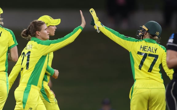 Australia's Jess Jonassen (L) celebrates White Ferns Amelia Kerr being caught with team mate wicket keeper Alyssa Healy