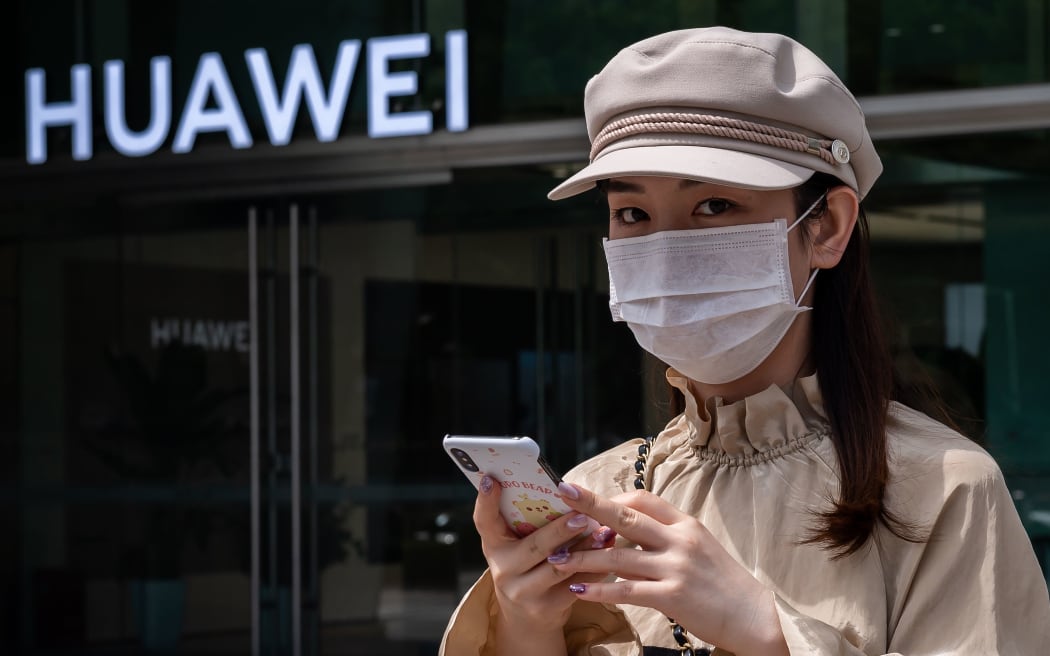 Anti China Policy In Us Blamed For Uk Govts Ban On Huawei Rnz News 