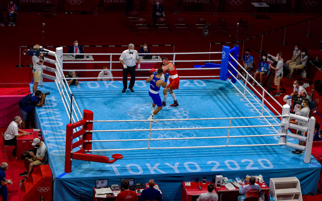 David Nyika boxing at the Tokyo Olympics