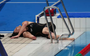 Sophie Pascoe collapses after winning 200 IM at Tokyo Paralympics.