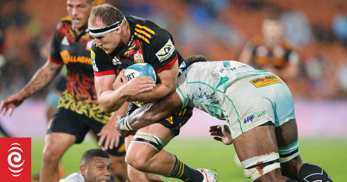 Chiefs defy wet weather to put eight tries past Drua