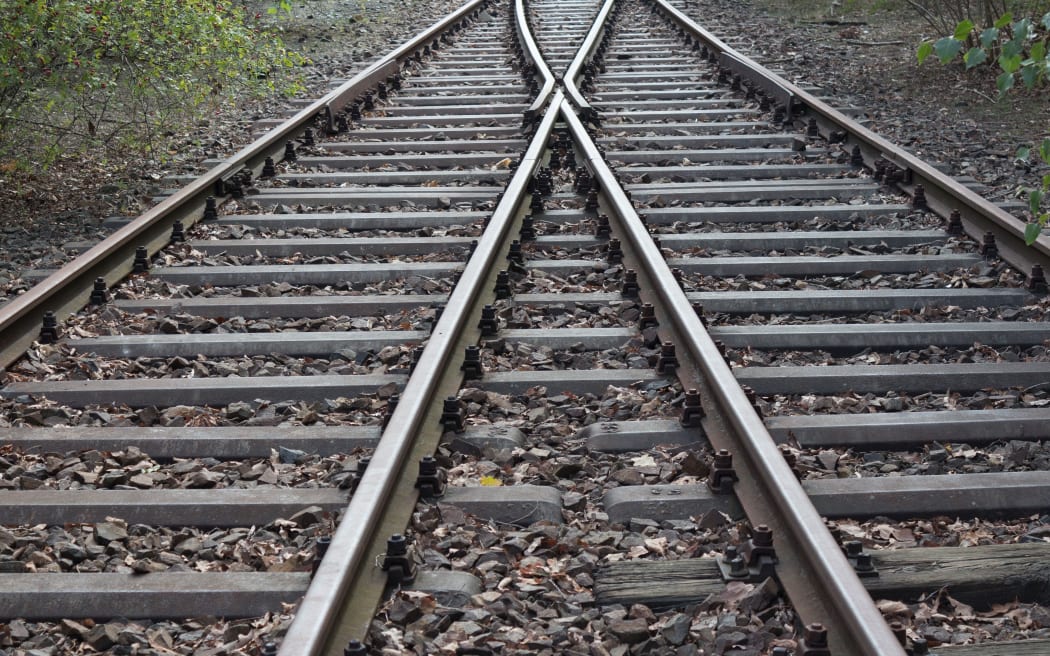 splitting railroad, double-track railroad, rail tracks