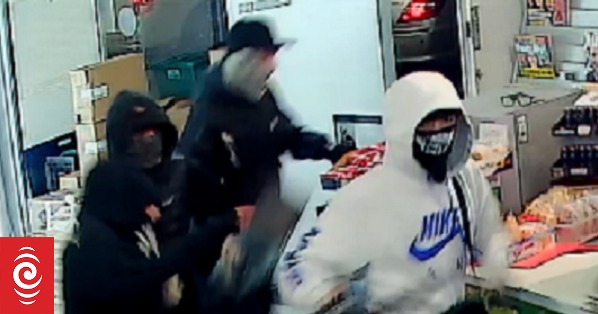 Police release images of alleged Linwood robbers - Vimarsana News
