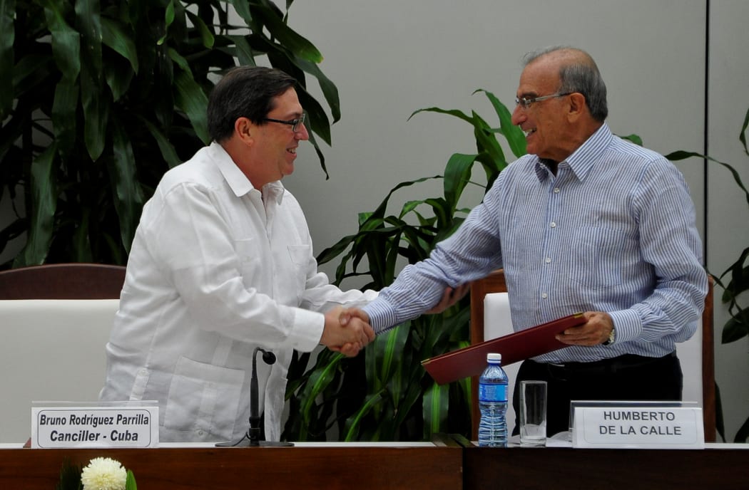 Cuban Foreign Affairs Minister Bruno Rodriguez Parrilla (left) and the head of the Colombian government's delegation for peace talks with the Farc, Humberto de la Calle.