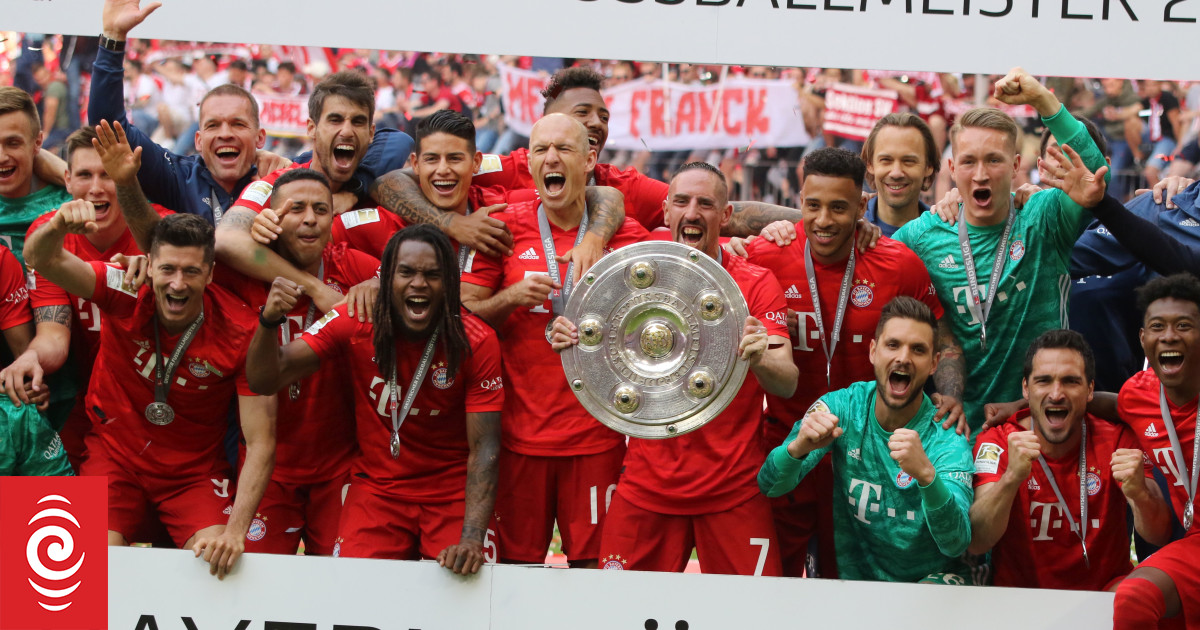 Borussia Dortmund draw hands German title to Bayern Munich
