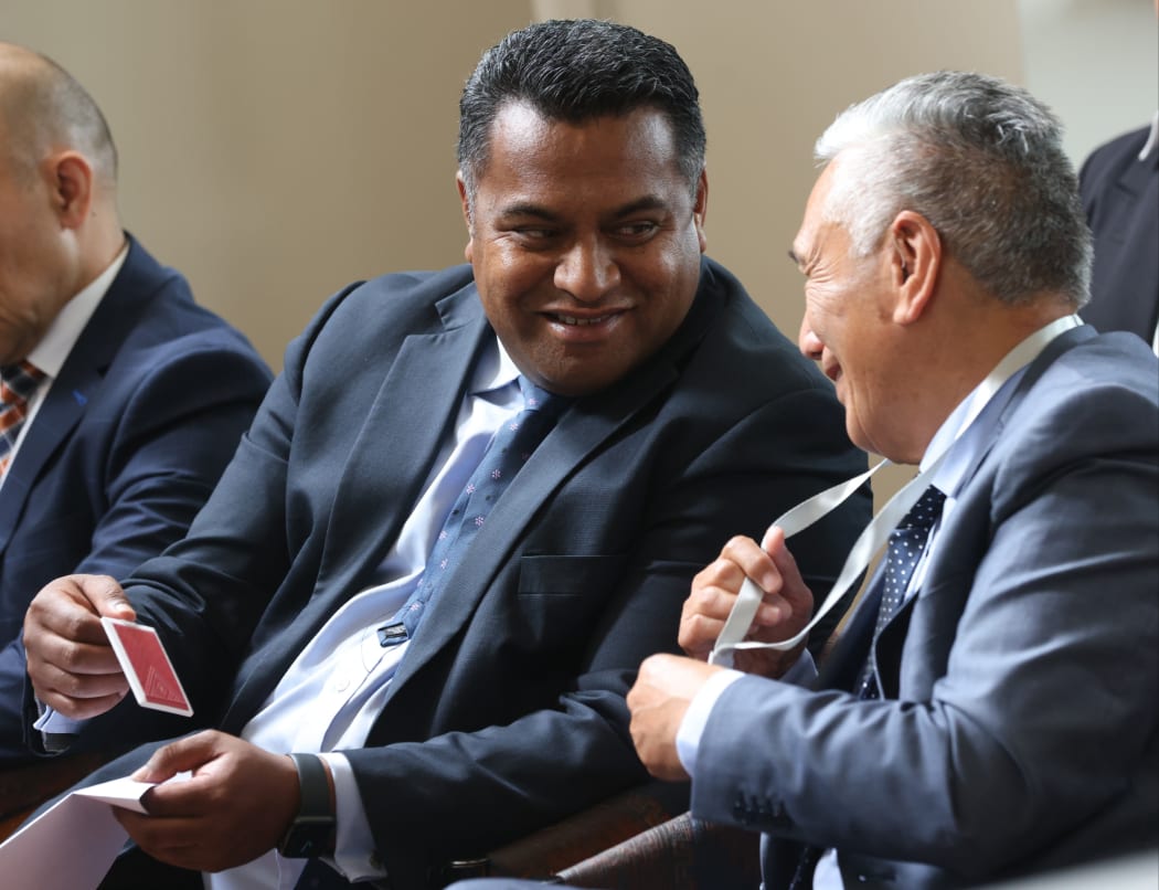 Minister Kris Faafoi and Te Arawa kaumatua, Monty Morrison, at the contact tracing card launch