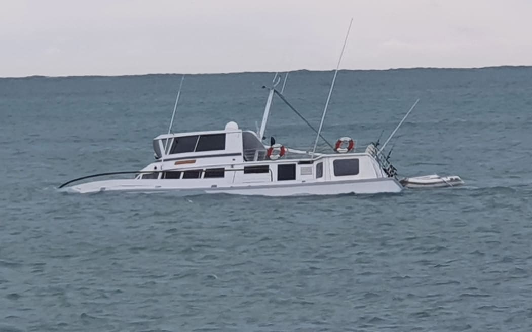 A 40 foot boat has run aground off the coast of Kaikōura.