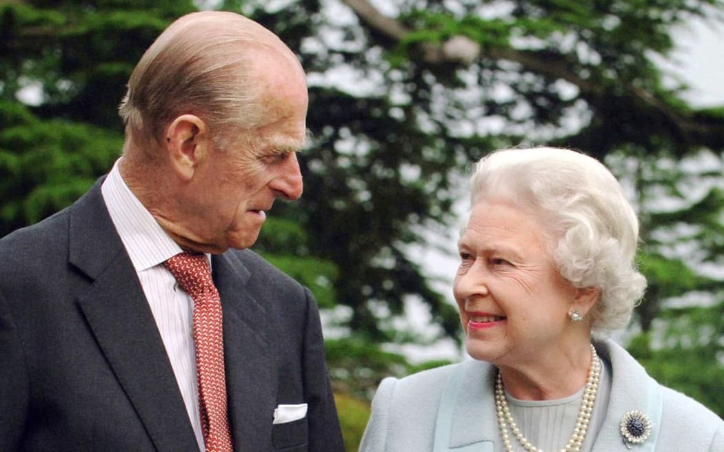 Queen Elizabeth's last 15 months as monarch without Prince Philip, her(00)