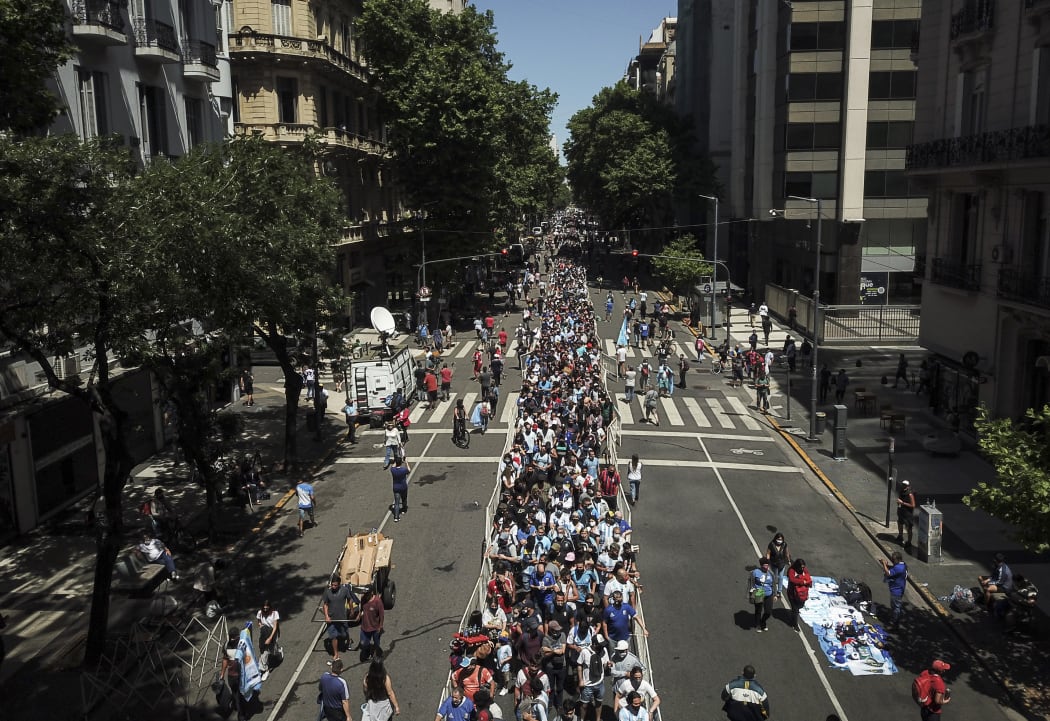 People queueing along Avenida de Mayo avenue to reach the Casa Rosada presidential palace to pay tribute to late Argentine football legend Diego Maradona. Buenos Aires, 26 November 2020.
