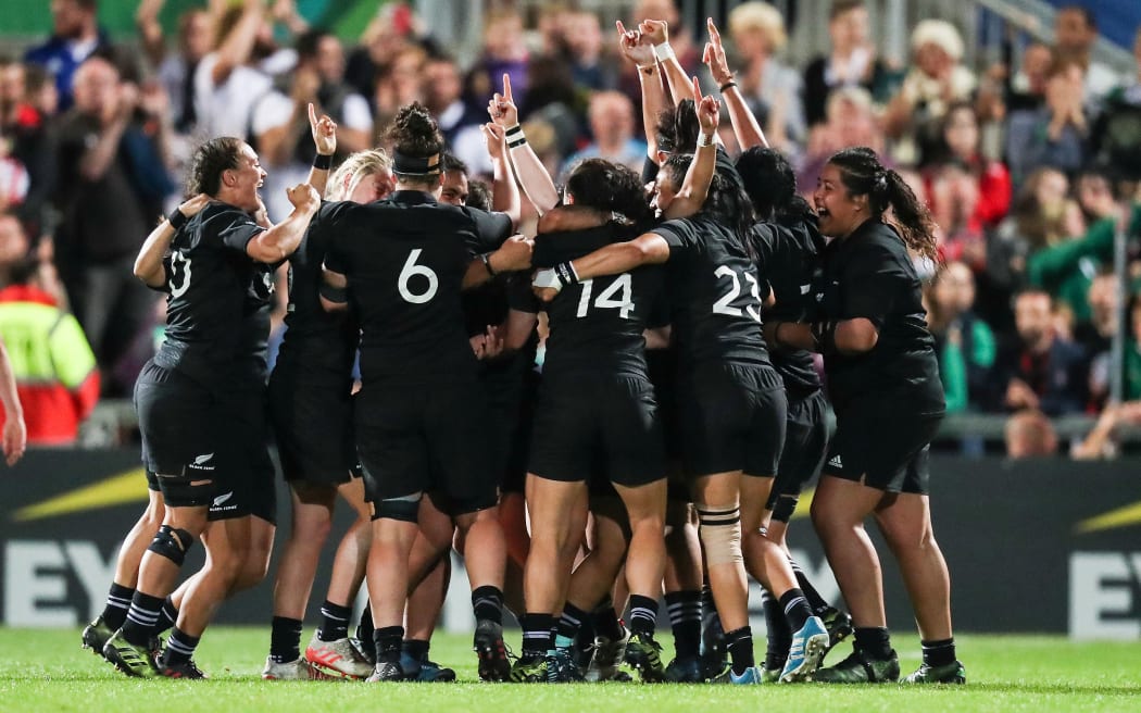 Black Ferns celebrate their World Cup final win over England.