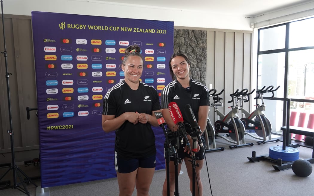 Black Ferns Portia Woodman and Stacey Fluhler.