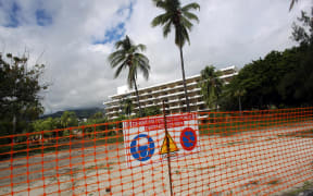 The planned construction site of the tourism complex "Mahana Beach", with the derelict Sofitel Hotel in the background.